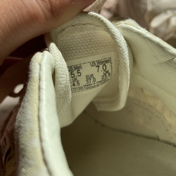 Vans - Picture 7 of 9